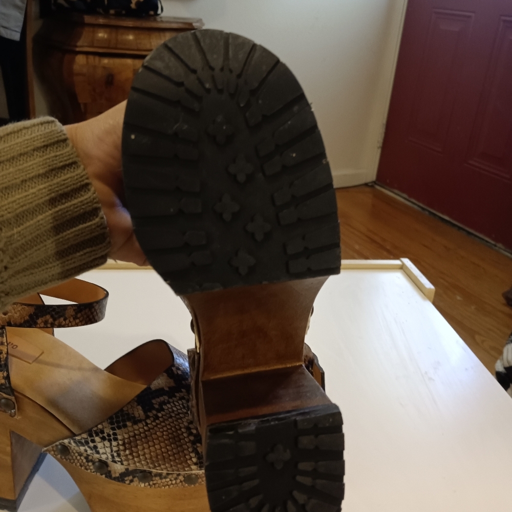 Spanish Handmade Wood And Embossed Leather Platform Shoes - Picture 6 of 8